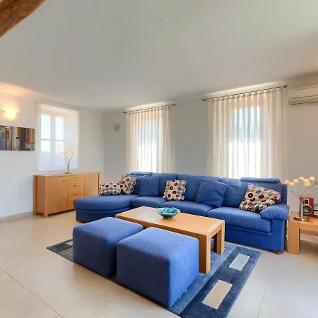 Morgan By Interhome Donje Baredine