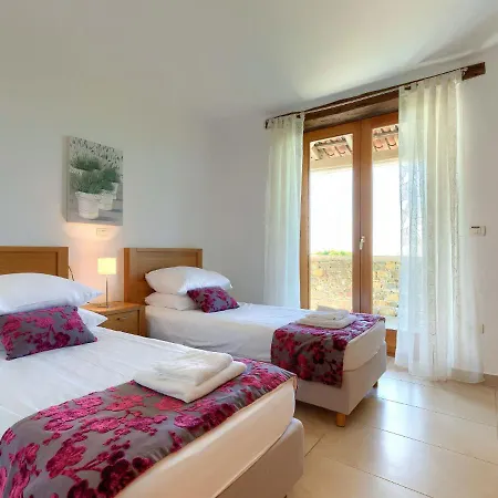 Villa Morgan By Interhome Donje Baredine