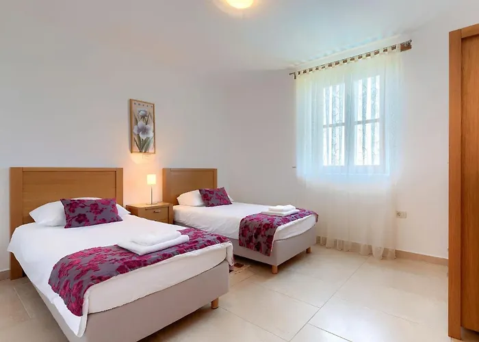 Morgan By Interhome Donje Baredine